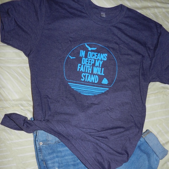 Tops - IN OCEANS DEEP FAITH unisex medium shirt [NEW]